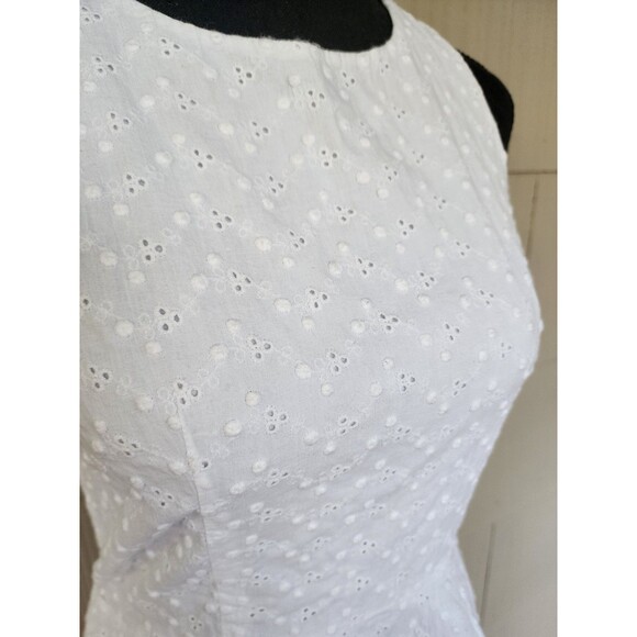 Kirra White Sleeveless Peplum Top Women's Size Medium M Blouse Cutout Back - Picture 2 of 6